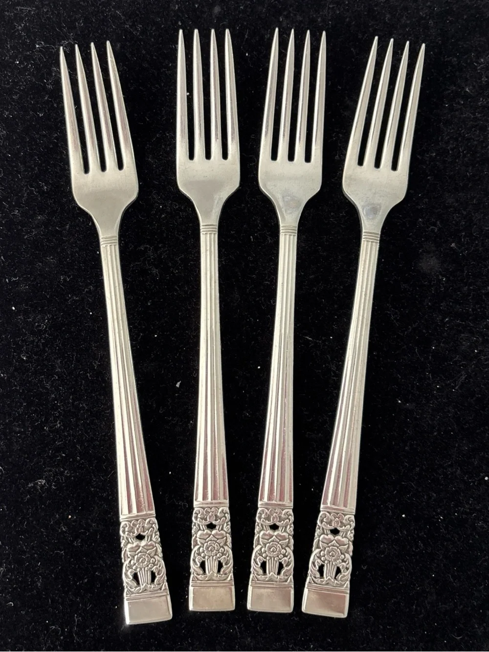 Community Plate, Coronation Flatware 4 Dinner Forks, Silverplate 7.50 Inches